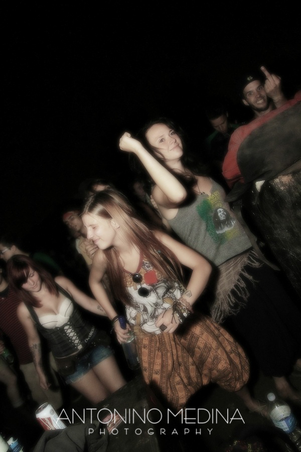 SIX PIEDS SOUS TEUF!!!
